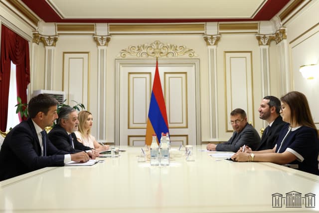 ՀՀ-ում Արգենտինայի դեսպանին ընդունել է Ռուբեն Ռուբինյանը